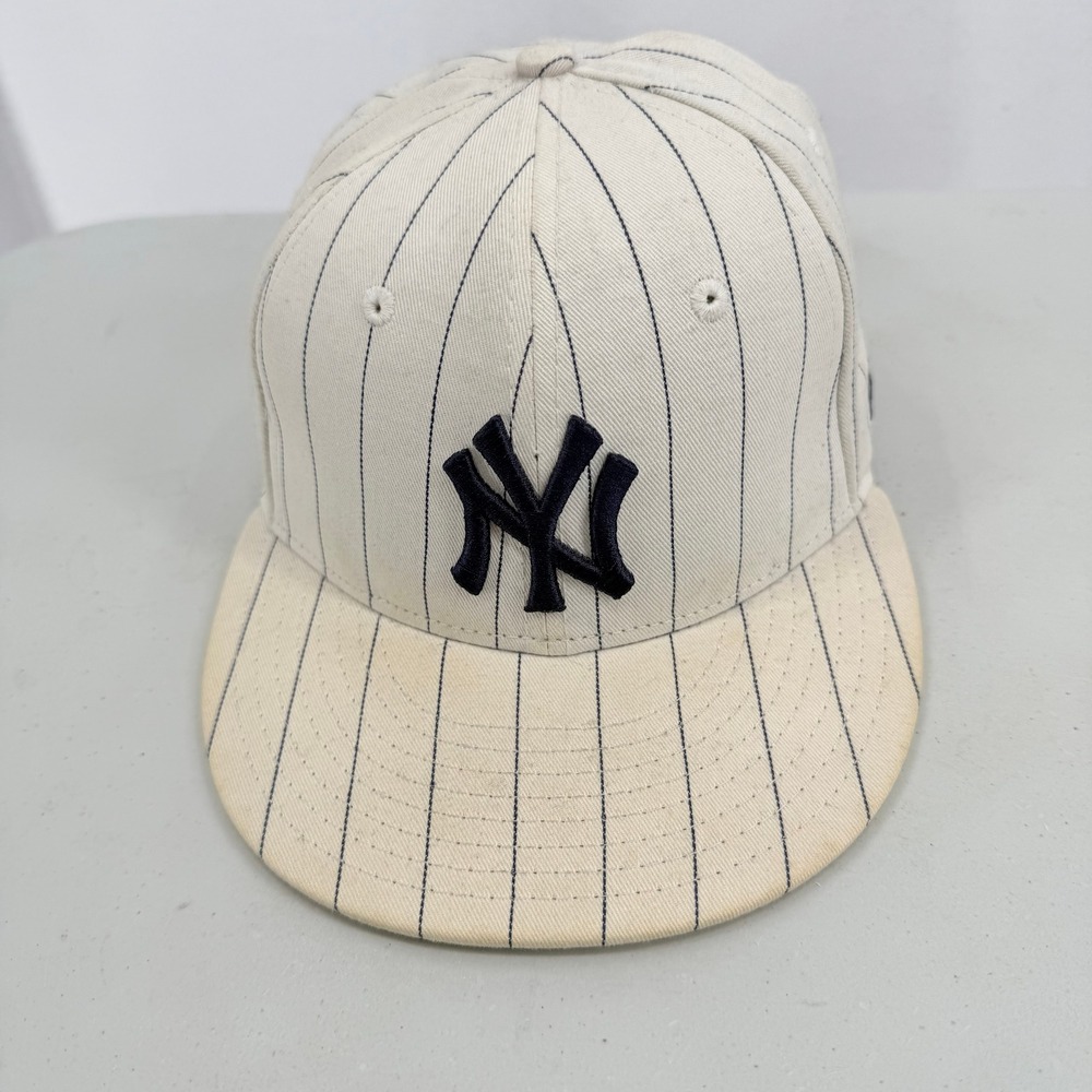 New Era 59FIFTY NY Yankees Fitted Hat Mens 7 1/8 White Pinstripe I Heart You BNS